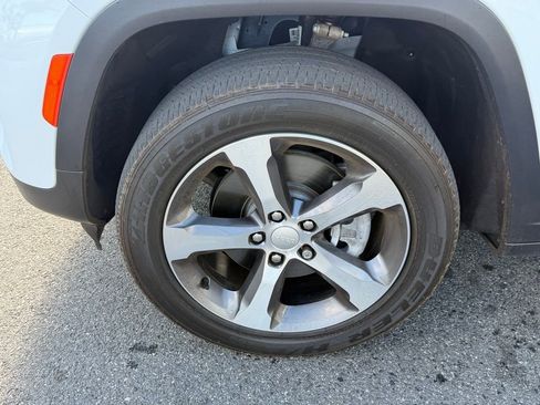 Used 2023 Jeep Grand Cherokee 4WD 4xe image 12