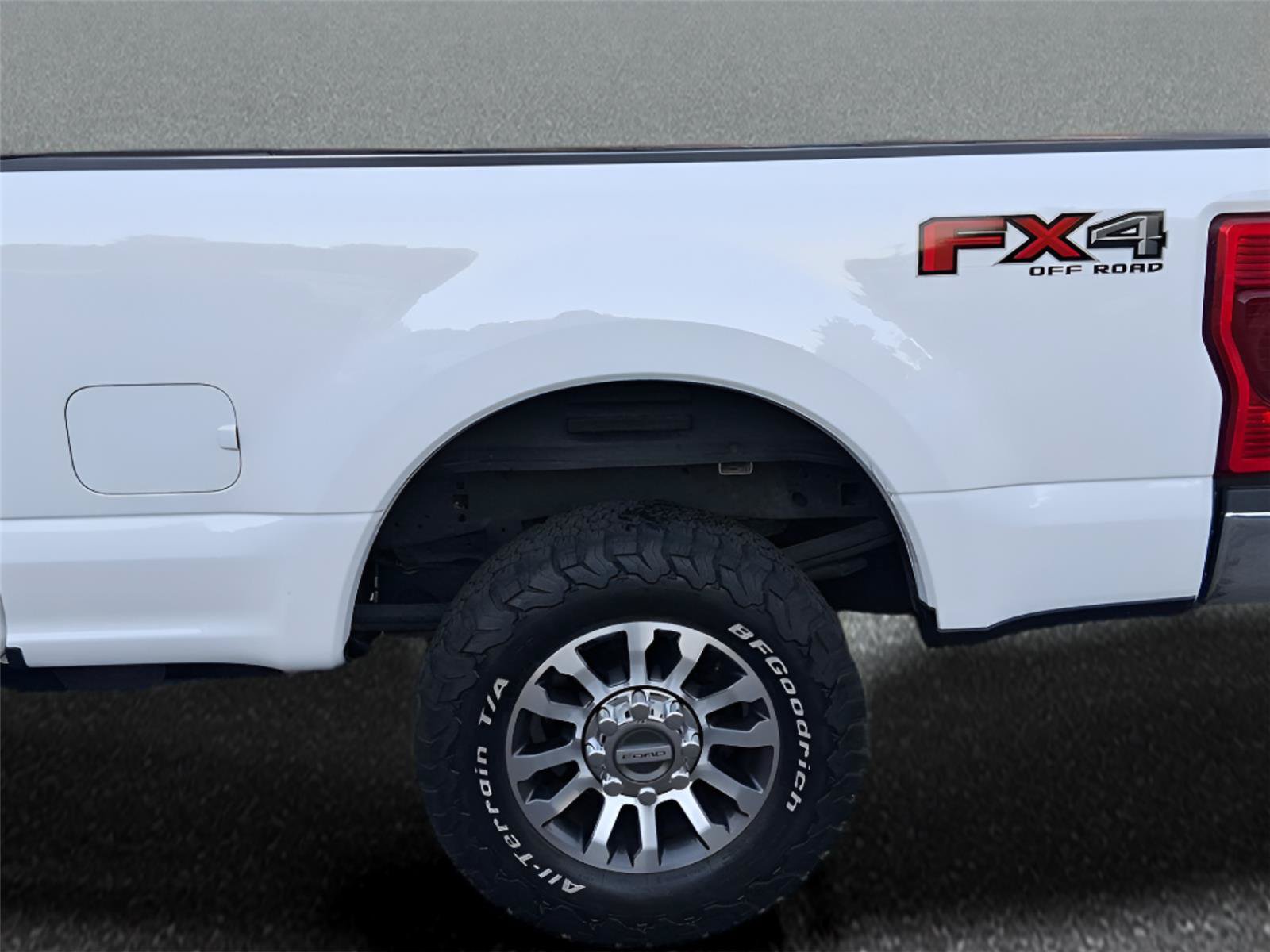 Certified 2022 Ford F250 Lariat w/ Lariat Value Package AWD/4WD image 6