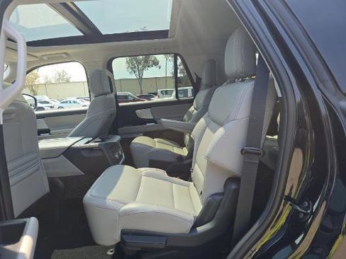 Used 2025 Ford Expedition Active image 13