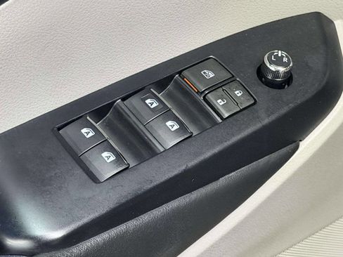 Used 2019 Toyota Highlander Limited Platinum image 18