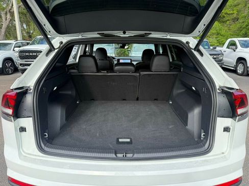 Used 2025 Volkswagen Atlas Cross Sport SE image 8