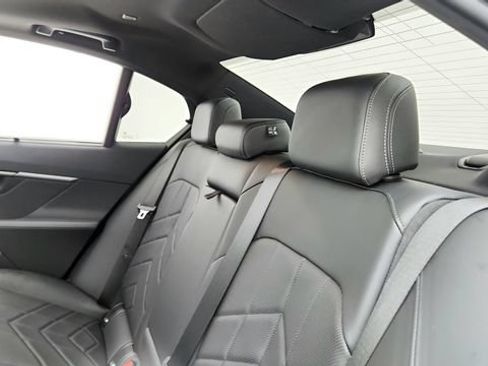 Used 2026 BMW 530i RWD image 27