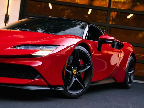 Used 2022 Ferrari SF90 Stradale AWD/4WD image 10