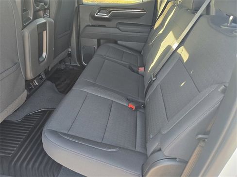 New 2026 GMC Sierra 1500 SLE image 9