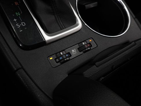 Used 2014 Toyota Highlander Limited image 30