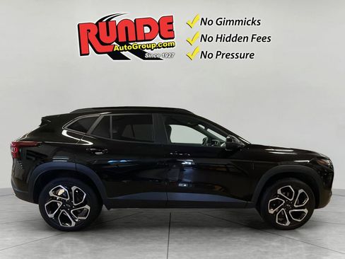 Used 2024 Chevrolet Trax RS w/ Sunroof Package image 6