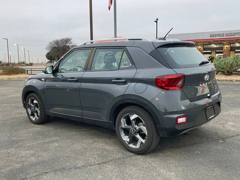 Used 2025 Hyundai Venue SEL image 7