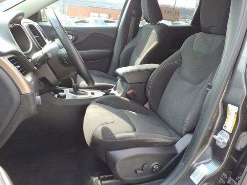 Used 2016 Jeep Cherokee Latitude image 8