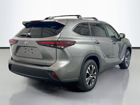New 2026 Toyota Highlander XLE image 4