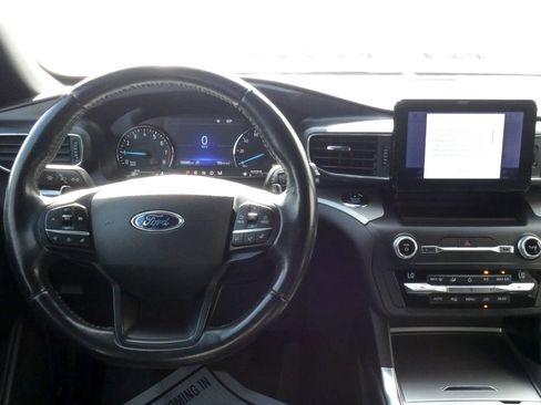 Used 2020 Ford Explorer XLT w/ Equipment Group 202A AWD/4WD image 10