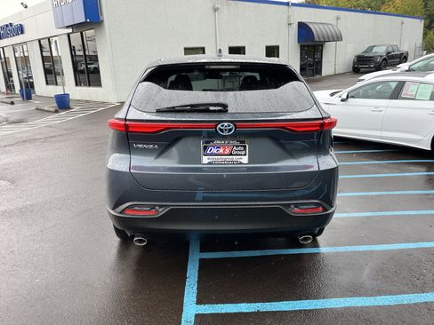 Used 2024 Toyota Venza LE image 4