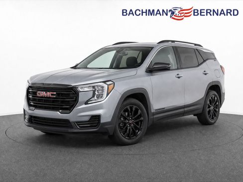 Used 2023 GMC Terrain SLE w/ Elevation Edition AWD/4WD image 3