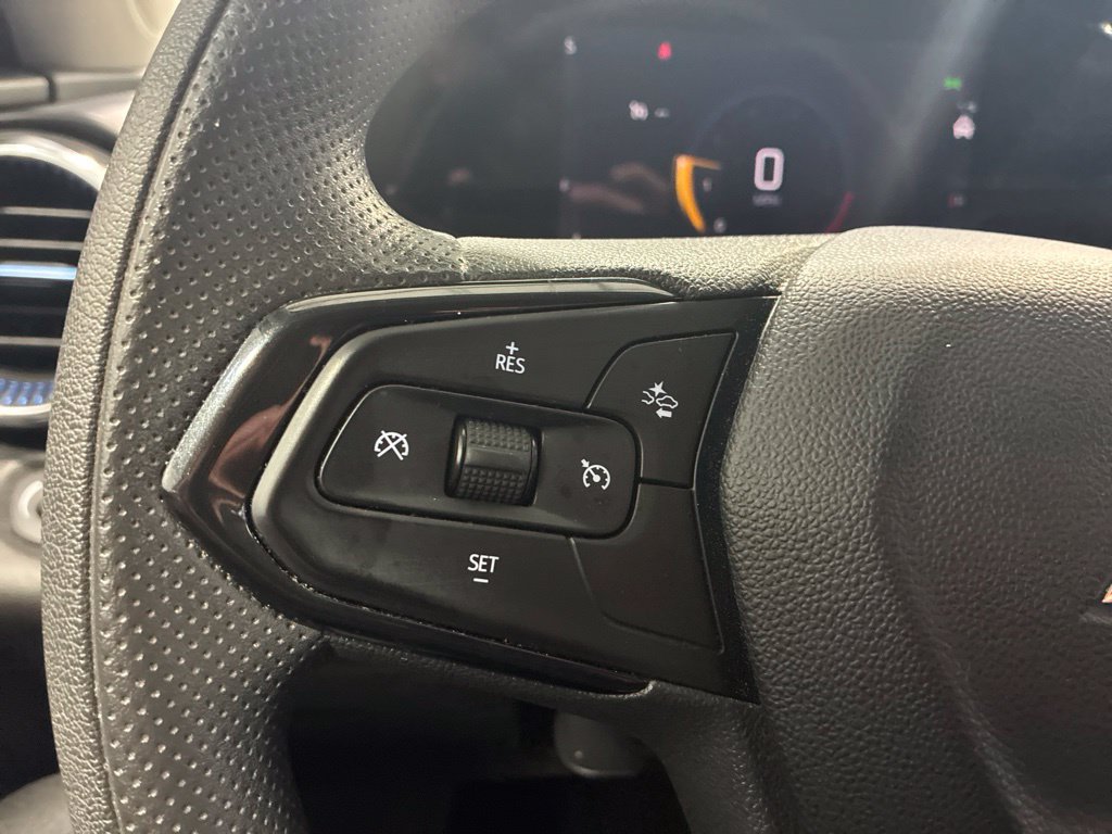 Used 2025 Chevrolet Trax LT FWD image 20
