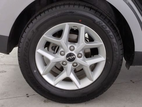 Used 2023 Kia Soul LX w/ LX Technology Package FWD image 13