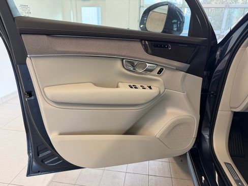 New 2026 Volvo XC90 T8 Ultra w/ Protection Package Premier AWD/4WD image 16