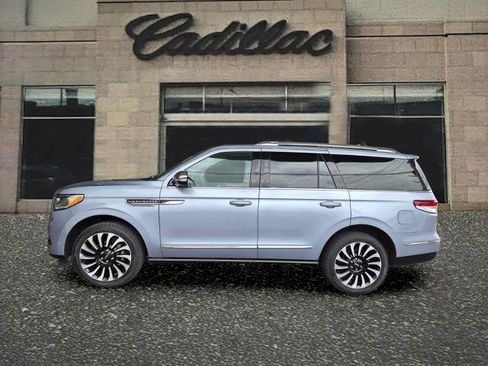 Used 2023 Lincoln Navigator Black Label AWD/4WD image 2