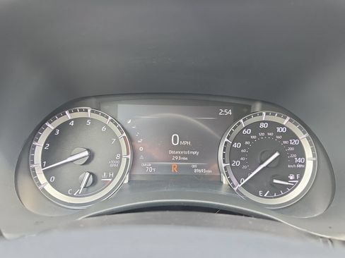 Used 2022 Toyota Highlander XLE AWD/4WD image 19