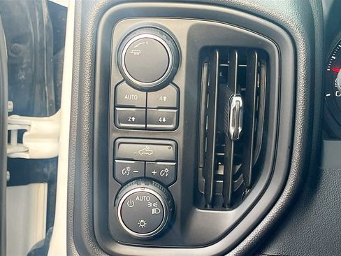 Used 2025 Chevrolet Silverado 1500 Custom Trail Boss AWD/4WD image 10
