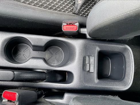 Used 2020 Nissan Versa S FWD image 32