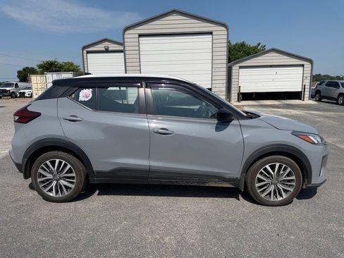 Used 2023 Nissan Kicks SV FWD image 6