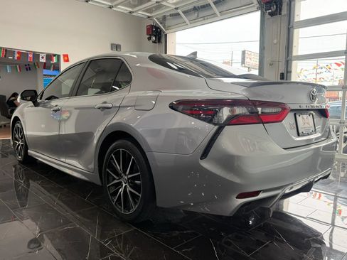 Used 2023 Toyota Camry SE FWD image 4