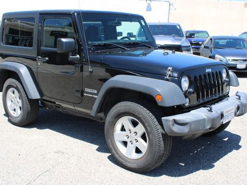 Used 2018 Jeep Wrangler Sport AWD/4WD image 3