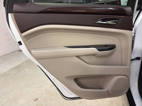 Used 2015 Cadillac SRX Luxury image 29