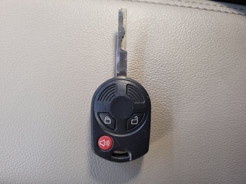 Used 2017 Ford Escape SE w/ SE Cold Weather Package FWD image 32