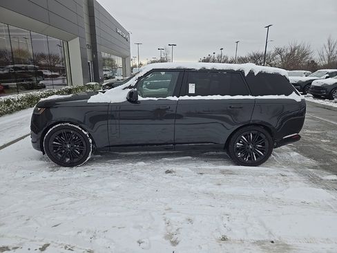 Used 2024 Land Rover Range Rover Long Wheelbase Autobiography image 8