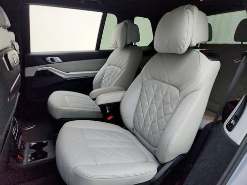 Used 2024 BMW X7 xDrive40i w/ M Sport Package image 24