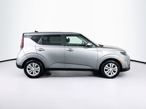 Used 2023 Kia Soul LX image 10