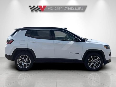 Used 2025 Jeep Compass Limited AWD/4WD image 9