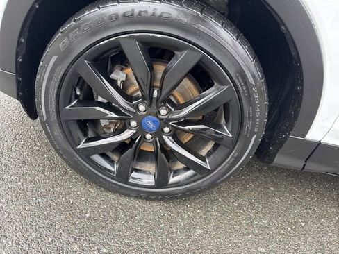 Used 2017 Ford Escape SE w/ SE Sport Appearance Package image 12