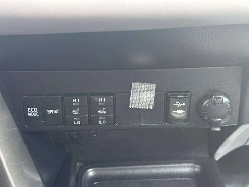 Used 2015 Toyota RAV4 Limited image 31