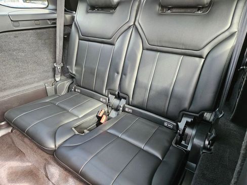 Used 2018 Land Rover Discovery HSE image 18