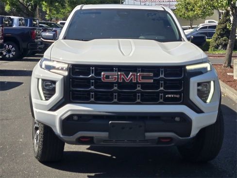 Used 2023 GMC Canyon AT4 image 2