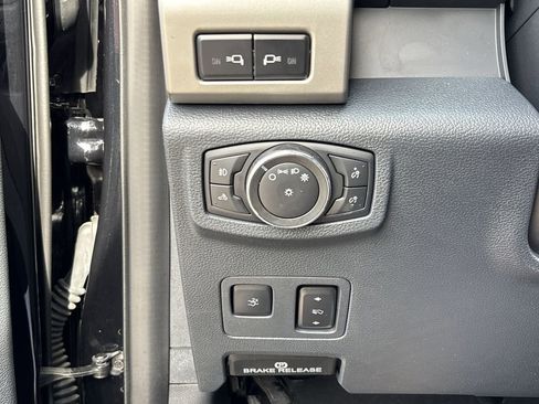 Used 2022 Ford F250 Lariat w/ Black Appearance Package image 18