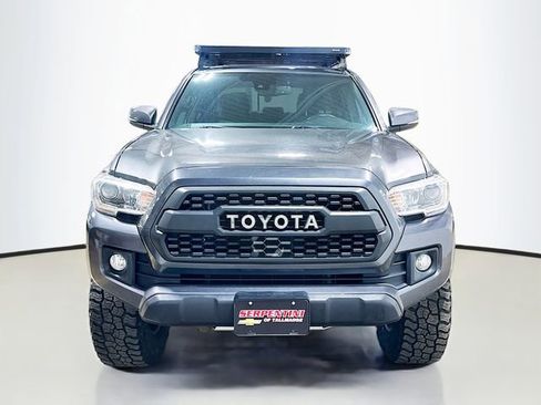 Used 2018 Toyota Tacoma TRD Off-Road w/ Technology Package AWD/4WD image 3