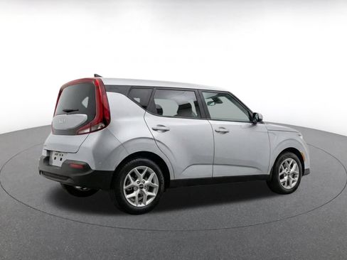 Used 2025 Kia Soul LX w/ LX Technology Package FWD image 8