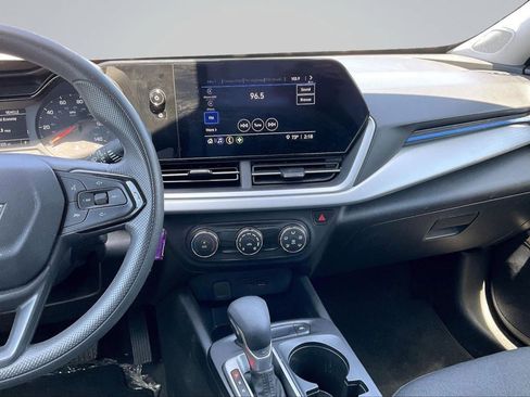 Used 2025 Chevrolet Trax LS FWD image 6