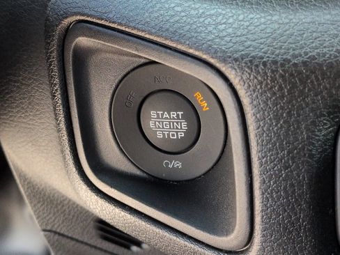 Used 2024 Jeep Gladiator Sport AWD/4WD image 25