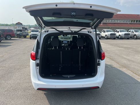 New 2025 Chrysler Voyager LX image 17