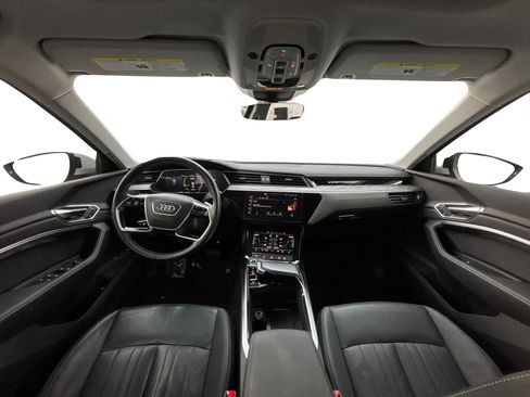 Used 2022 Audi e-tron Premium w/ Convenience Plus Package image 17