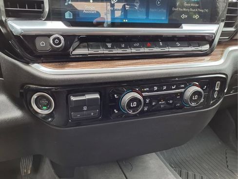 Used 2025 Chevrolet Silverado 2500 LT AWD/4WD image 36