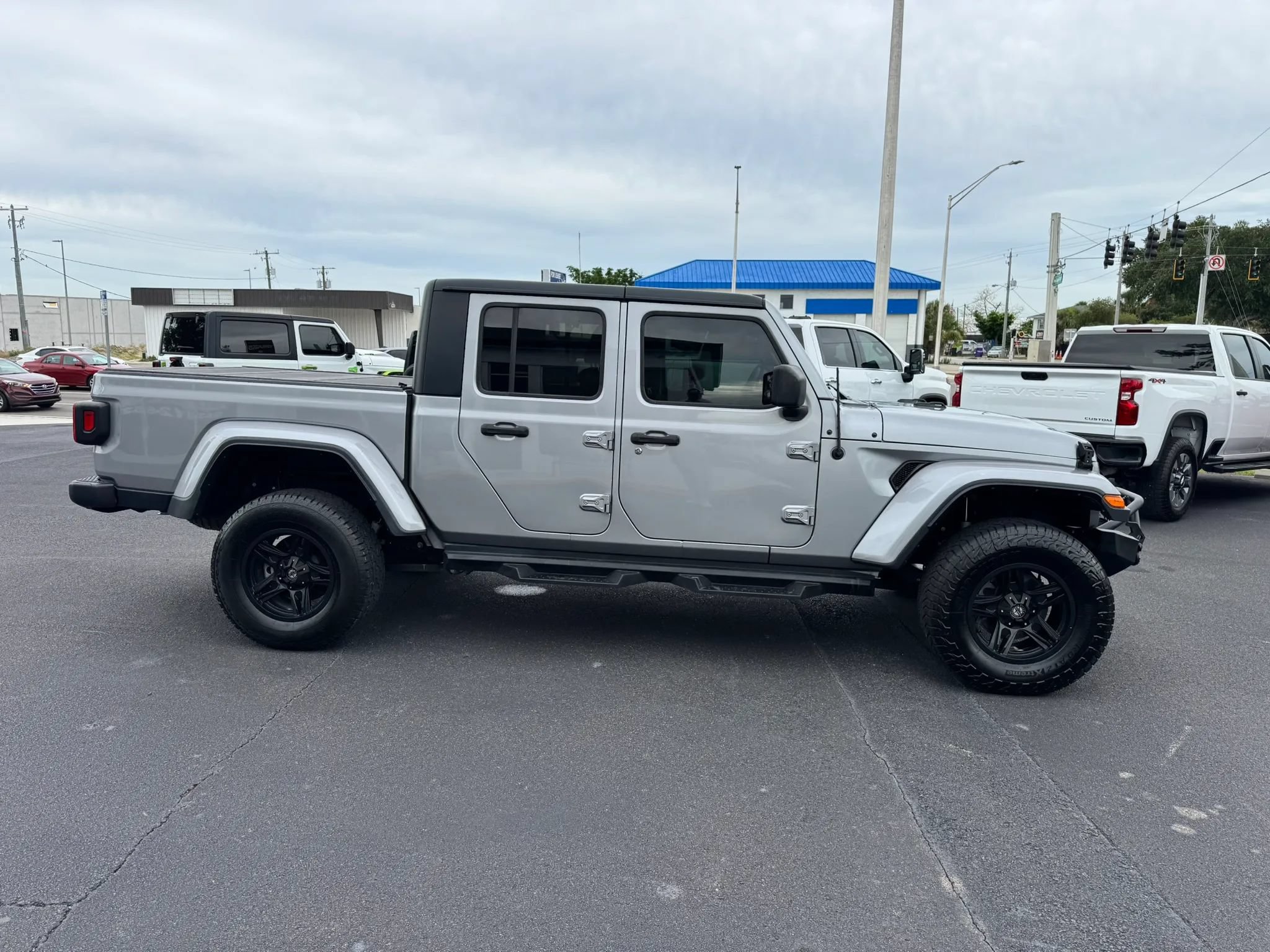 Used 2021 Jeep Gladiator Sport AWD/4WD image 4