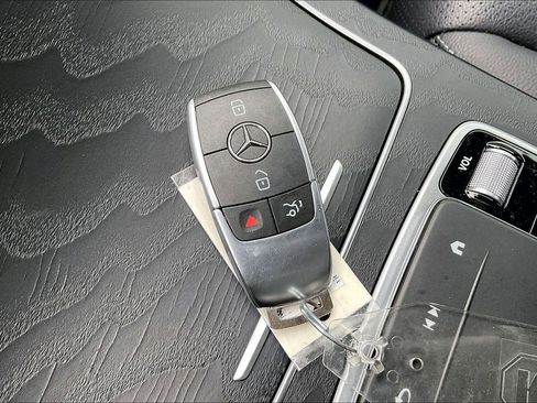 Used 2022 Mercedes-Benz GLC 300 GLC 300 image 36