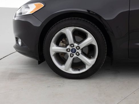 Used 2013 Ford Fusion SE FWD image 18