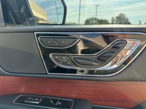 Used 2022 Lincoln Navigator Reserve image 38