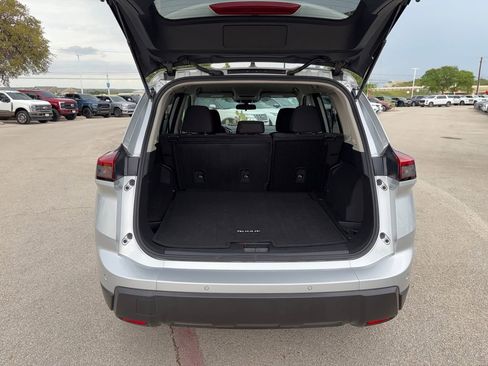 Used 2025 Nissan Rogue S image 28
