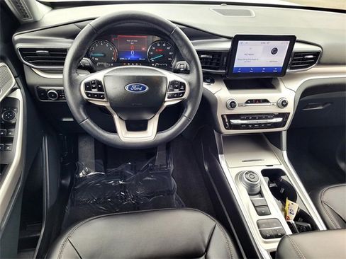 Certified 2023 Ford Explorer XLT w/ Equipment Group 202A image 9
